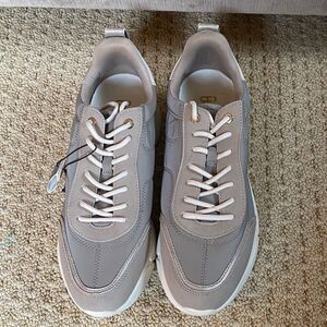 Stylish Gray Wonen’s Sneakers